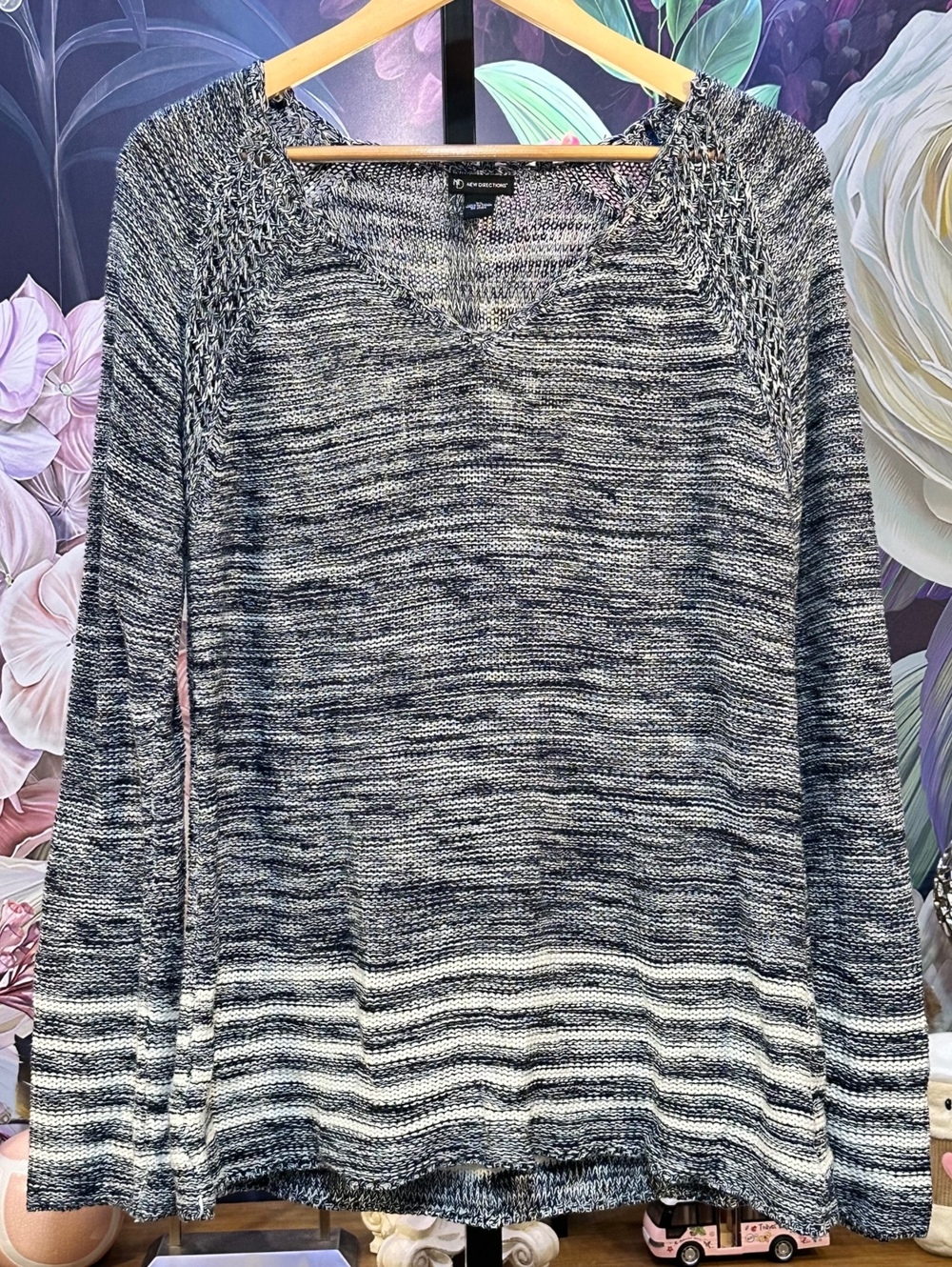 New York & Company XL V-Neck Raglan Sleeve Sweater Striped Classic Preppy